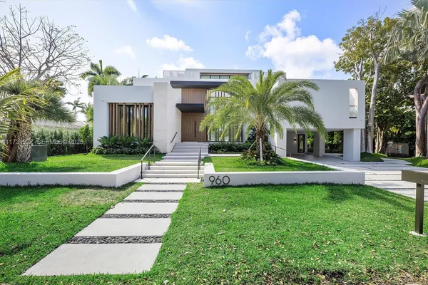 $20,300,000 | 960 Mariner Drive, Key Biscayne, FL 33149