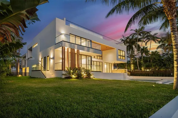 $20,300,000 | 960 Mariner Drive, Key Biscayne, FL 33149
