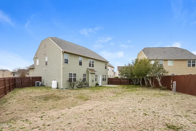 a view of a house with a backyard