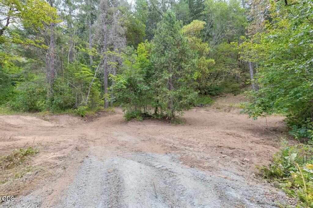 1215 East Jones Creek Road Grants Pass, OR 97526 - Photo 6 of 12