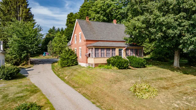 $285,000 | 11 Cobbossee Avenue, Gardiner, ME 04345