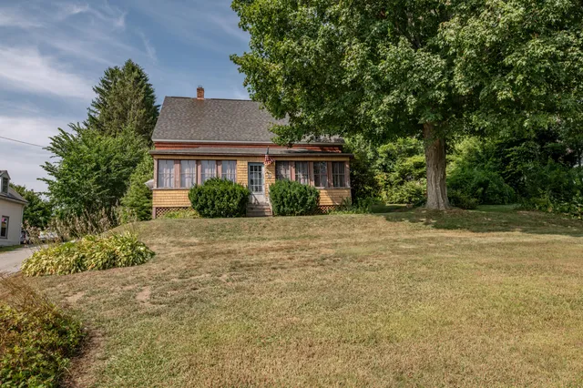 $285,000 | 11 Cobbossee Avenue, Gardiner, ME 04345