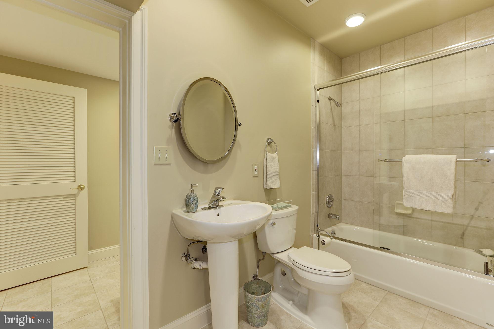 5913 Greentree Road Bethesda, MD 20817 - Photo 27 of 30 Full Bath