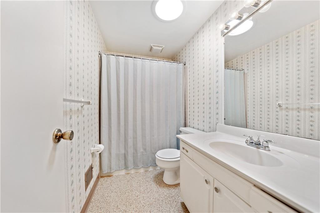 1717 Ridge Road Jeannette, PA 15644 - Photo 14 of 22