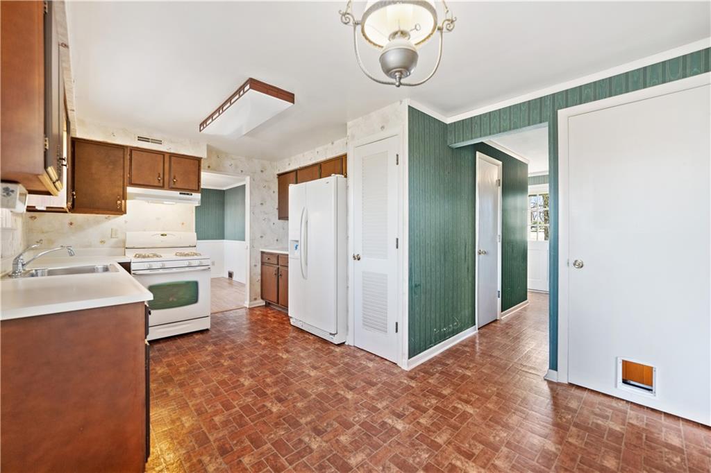 1717 Ridge Road Jeannette, PA 15644 - Photo 10 of 22