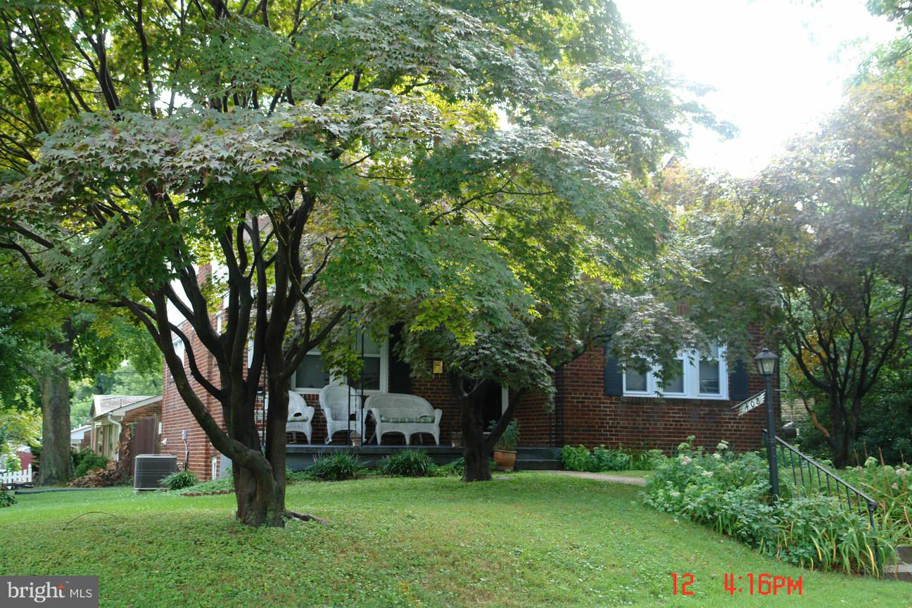 408 Lanark Way Silver Spring, MD 20901 - Photo 2 of 28 Exterior (Front)