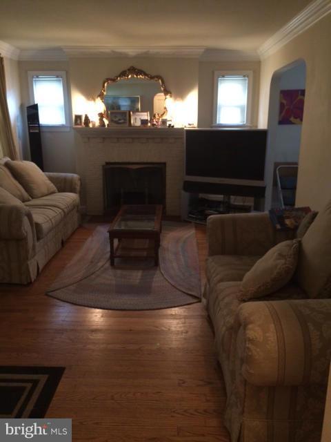 408 Lanark Way Silver Spring, MD 20901 - Photo 11 of 28 Living Room