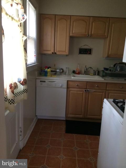 408 Lanark Way Silver Spring, MD 20901 - Photo 14 of 28 Kitchen