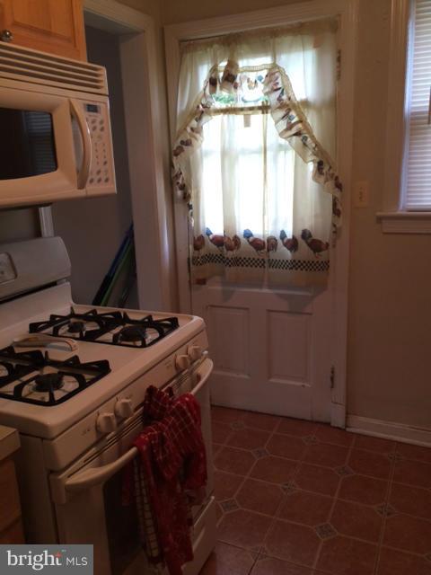 408 Lanark Way Silver Spring, MD 20901 - Photo 16 of 28 Kitchen
