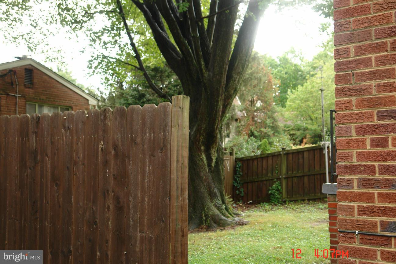 408 Lanark Way Silver Spring, MD 20901 - Photo 3 of 28 Exterior (Rear)