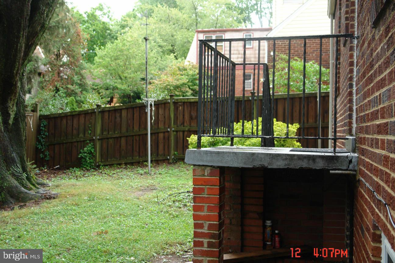 408 Lanark Way Silver Spring, MD 20901 - Photo 4 of 28 Exterior (Rear)