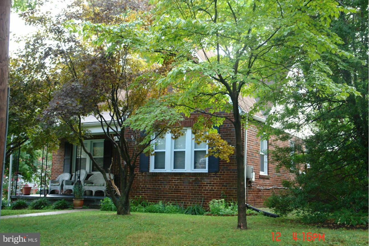 408 Lanark Way Silver Spring, MD 20901 - Photo 8 of 28 Exterior (Front)