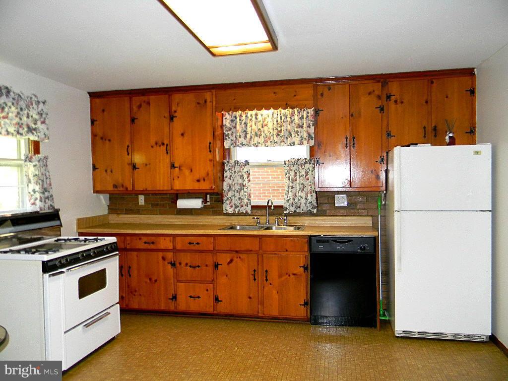 4566 Dumfries Road Catlett, VA 20119 - Photo 10 of 29 Kitchen