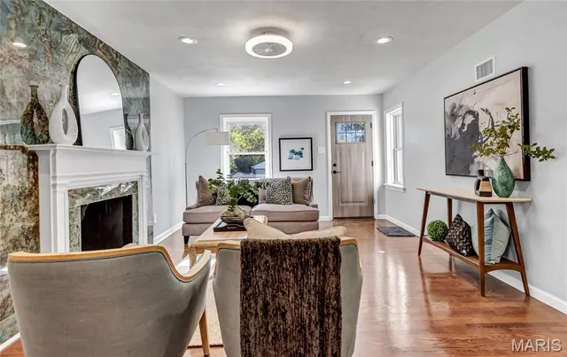 $325,000 | 7369 Trenton Avenue, University City, MO 63130