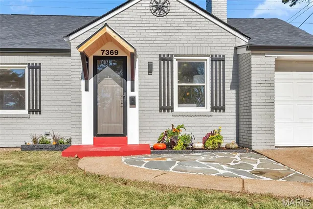 $325,000 | 7369 Trenton Avenue, University City, MO 63130