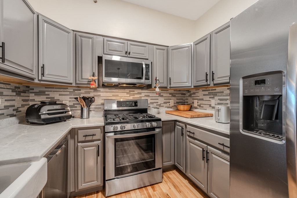 23 Hampshire Road, Unit 401 Methuen, MA 01844 - Photo 5 of 21 Gallery Image 5