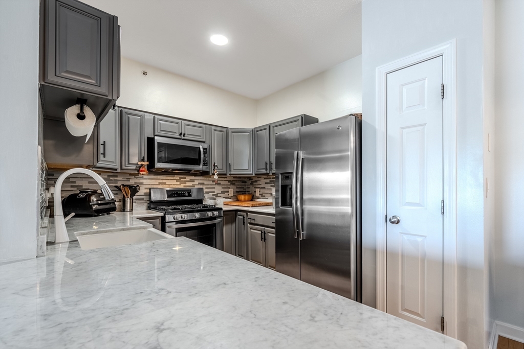 23 Hampshire Road, Unit 401 Methuen, MA 01844 - Photo 6 of 21 Gallery Image 6