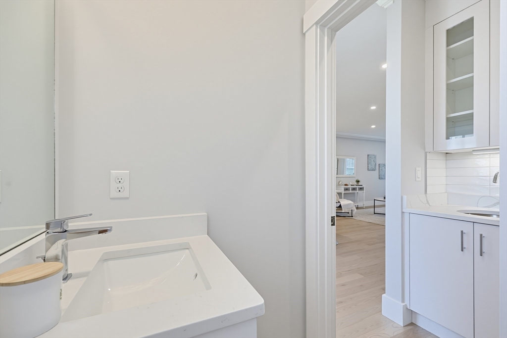 29 Cherry Street, Unit 3 Waltham, MA 02453 - Photo 17 of 41