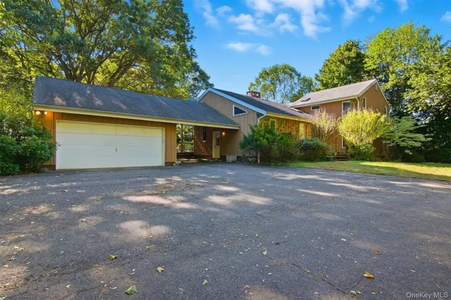 a view of a house with a yard and garage