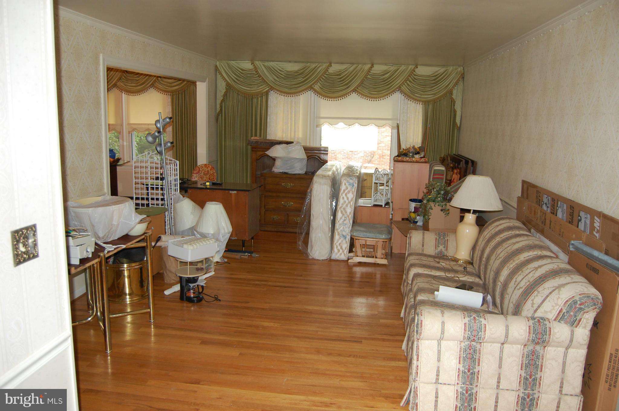 12916 Middlevale Lane Silver Spring, MD 20906 - Photo 5 of 10 Living Room