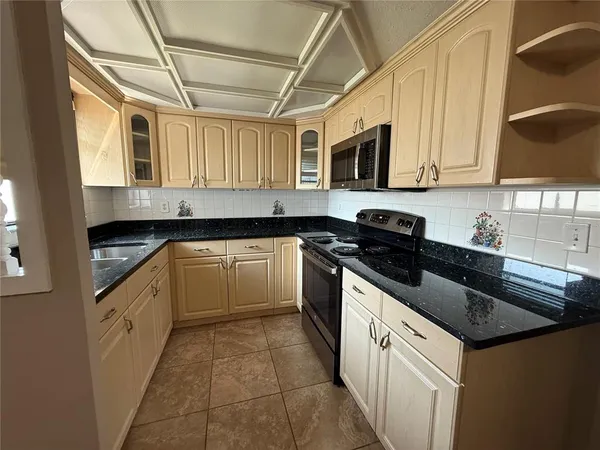 $2,695 | 6014 Southern Comfort Boulevard, Tampa, FL 33634