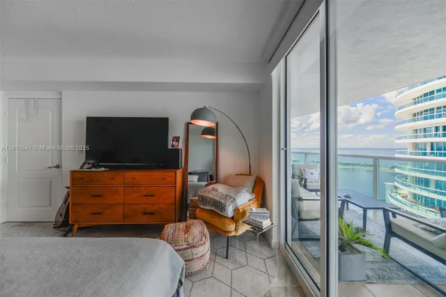 $520,000 | 2101 Brickell Avenue, Unit 2009, Miami, FL 33129