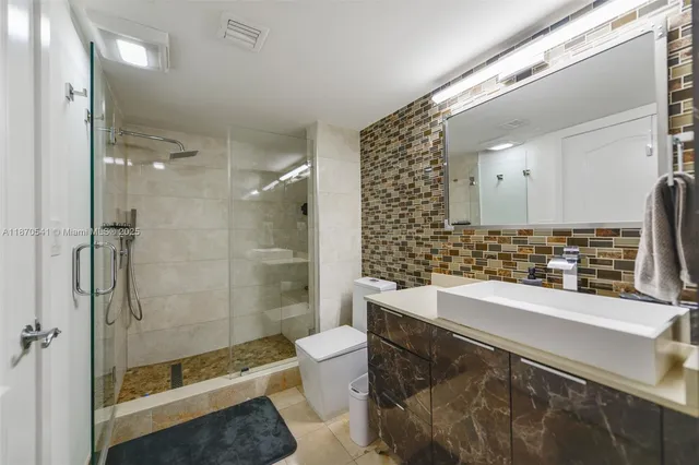 $520,000 | 2101 Brickell Avenue, Unit 2009, Miami, FL 33129