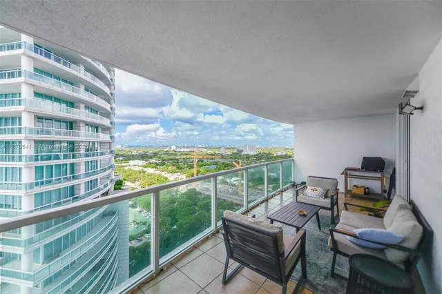 $520,000 | 2101 Brickell Avenue, Unit 2009, Miami, FL 33129