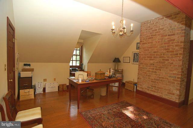 Office, studio or exercise space