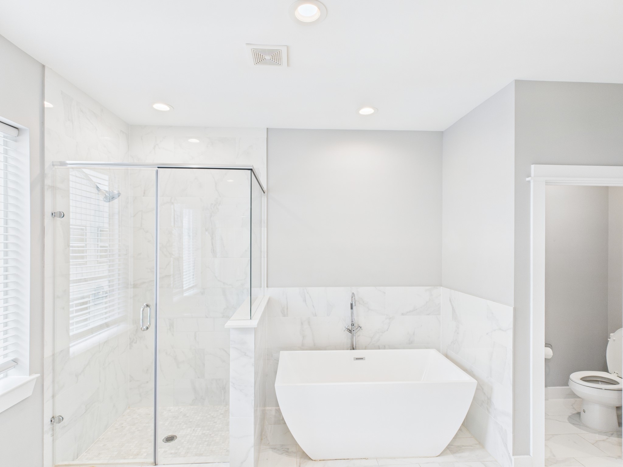 754 West Donovan Street Houston, TX 77091 - Photo 26 of 31 a bathroom with a sink and a toilet