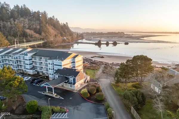 $349,900 | 5201 Southwest Highway 101, Unit 204, Lincoln City, OR 97367