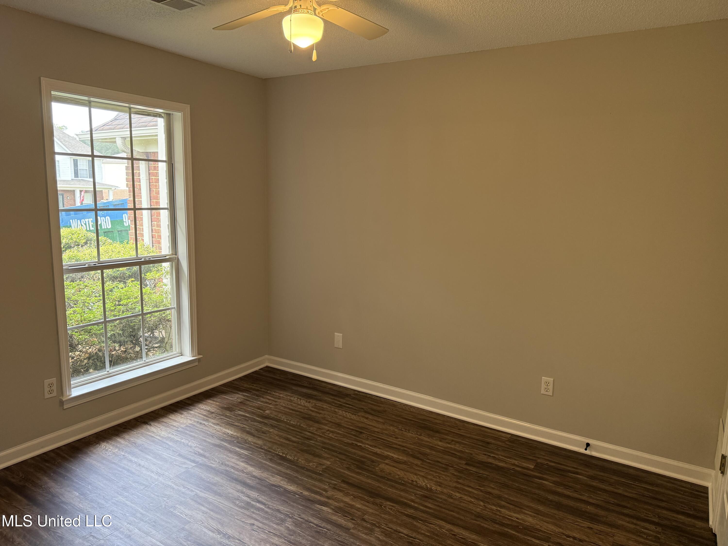 1346 Pendulum Drive Hernando, MS 38632 - Photo 5 of 6 Photo Apr 30 2025, 10 24 02 AM