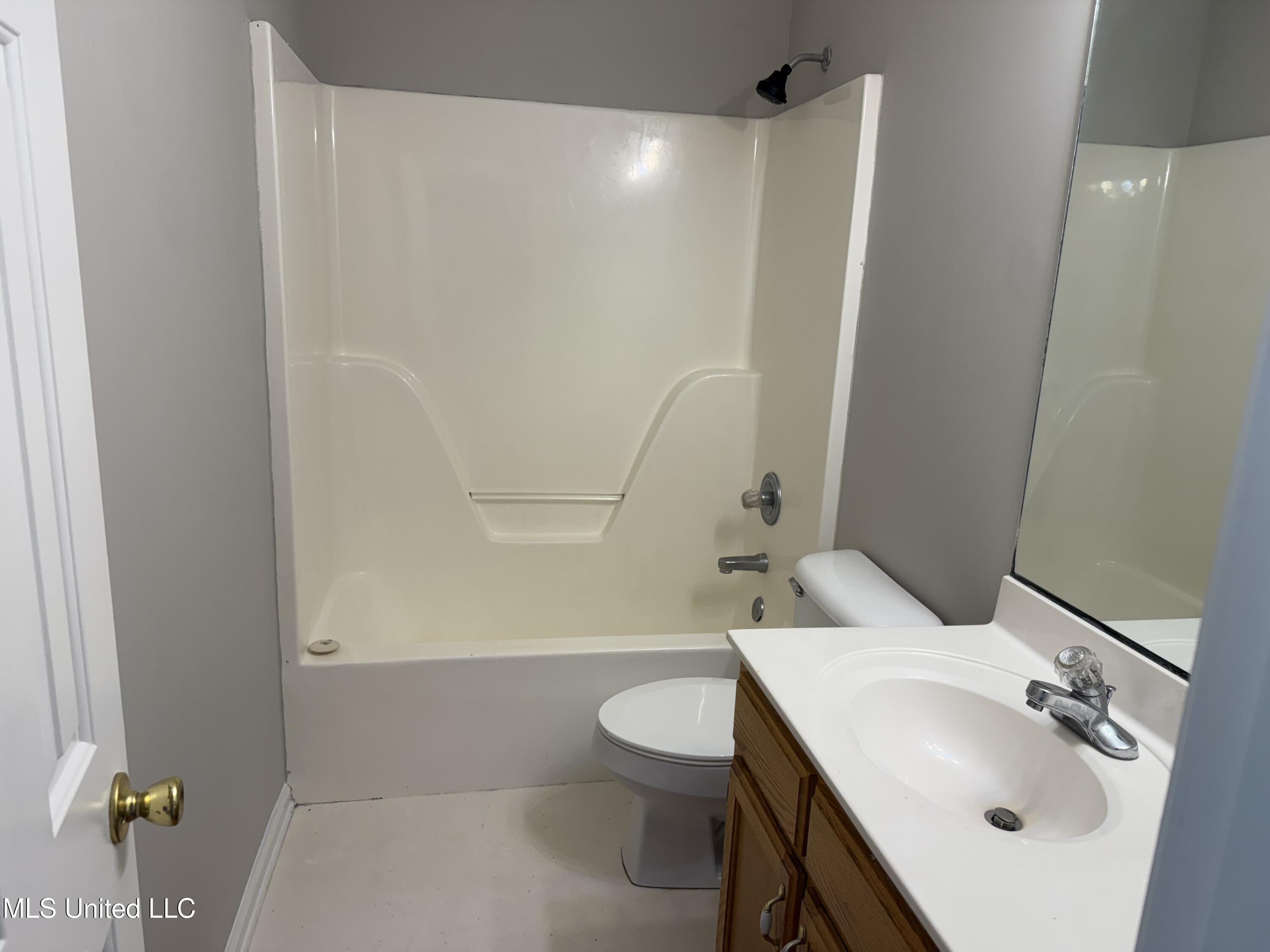 1346 Pendulum Drive Hernando, MS 38632 - Photo 6 of 6 Photo Apr 30 2025, 10 24 25 AM