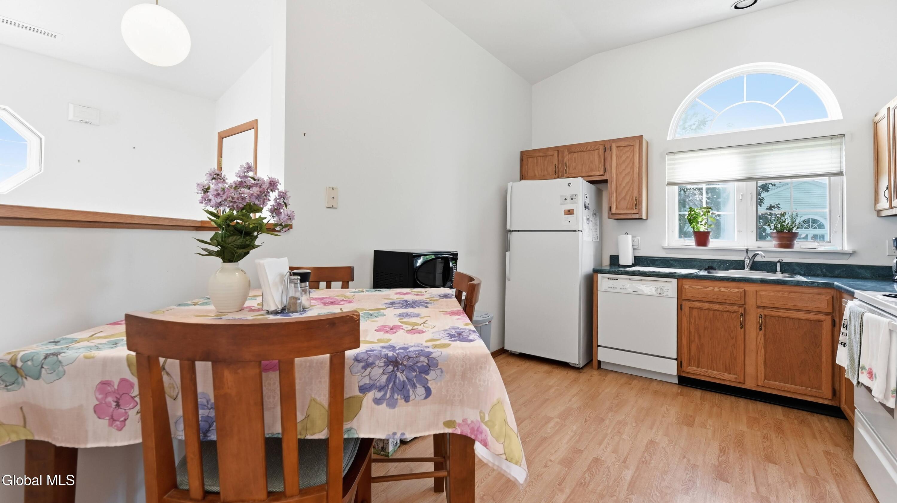 824 Ridge Circle Troy, NY 12182 - Photo 8 of 17 dine_in_kit
