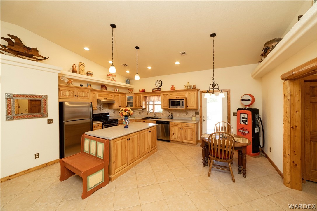 597 South Santa Cruz Road Golden Valley, AZ 86413 - Photo 10 of 70 Gallery Image 10