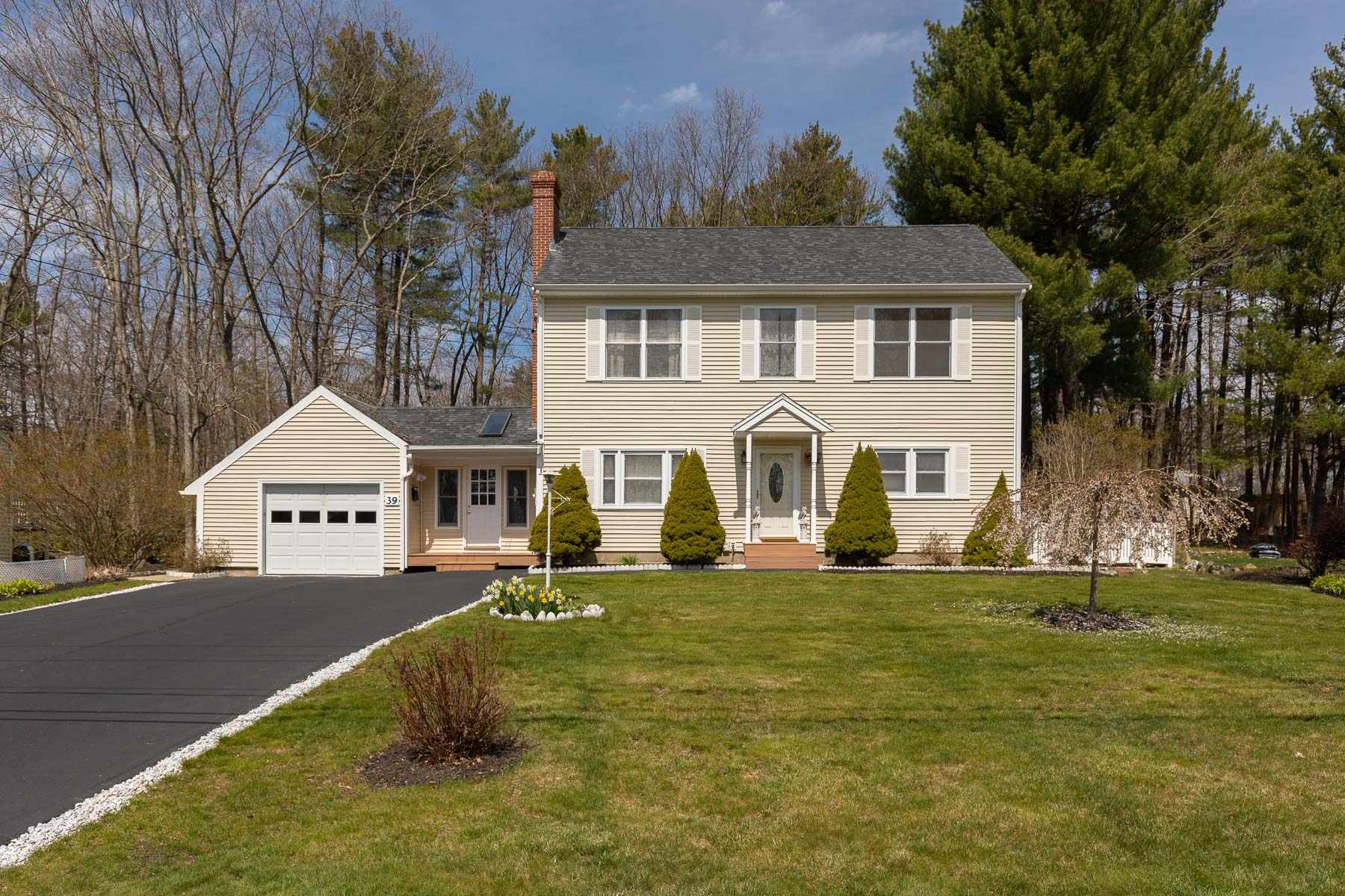 39 Taft Road Portsmouth, NH 03801 - Photo 1 of 40 Gallery Image 1