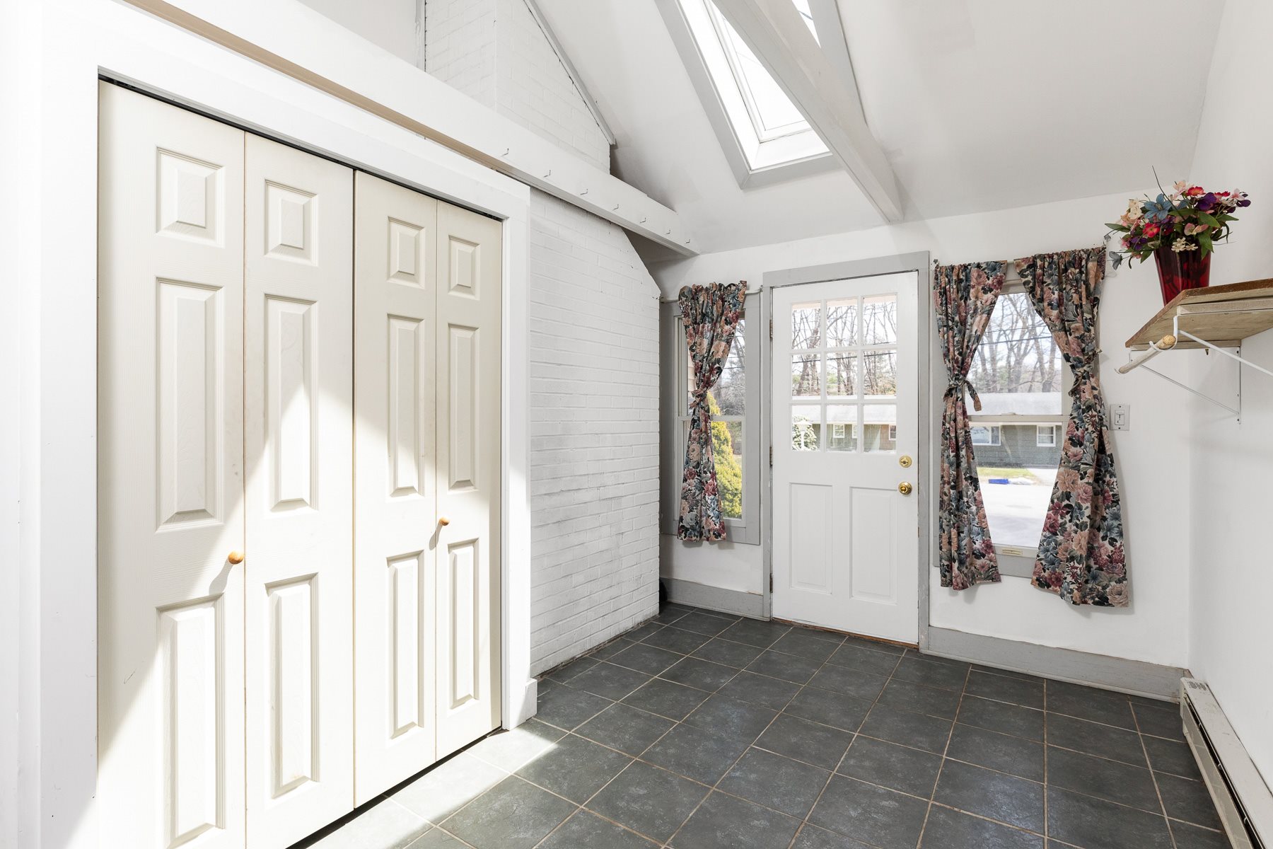 39 Taft Road Portsmouth, NH 03801 - Photo 5 of 40 Gallery Image 5