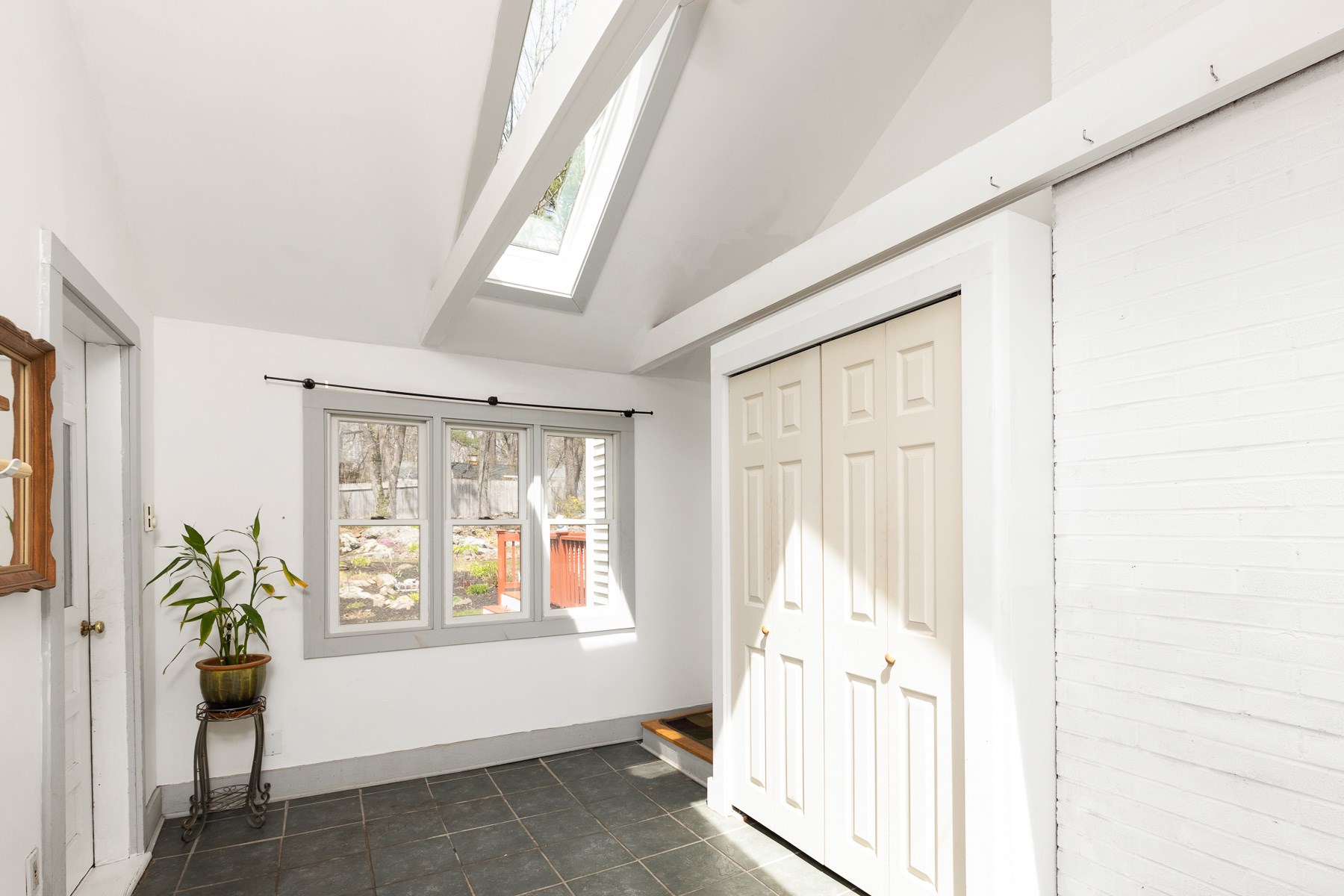 39 Taft Road Portsmouth, NH 03801 - Photo 6 of 40 Gallery Image 6