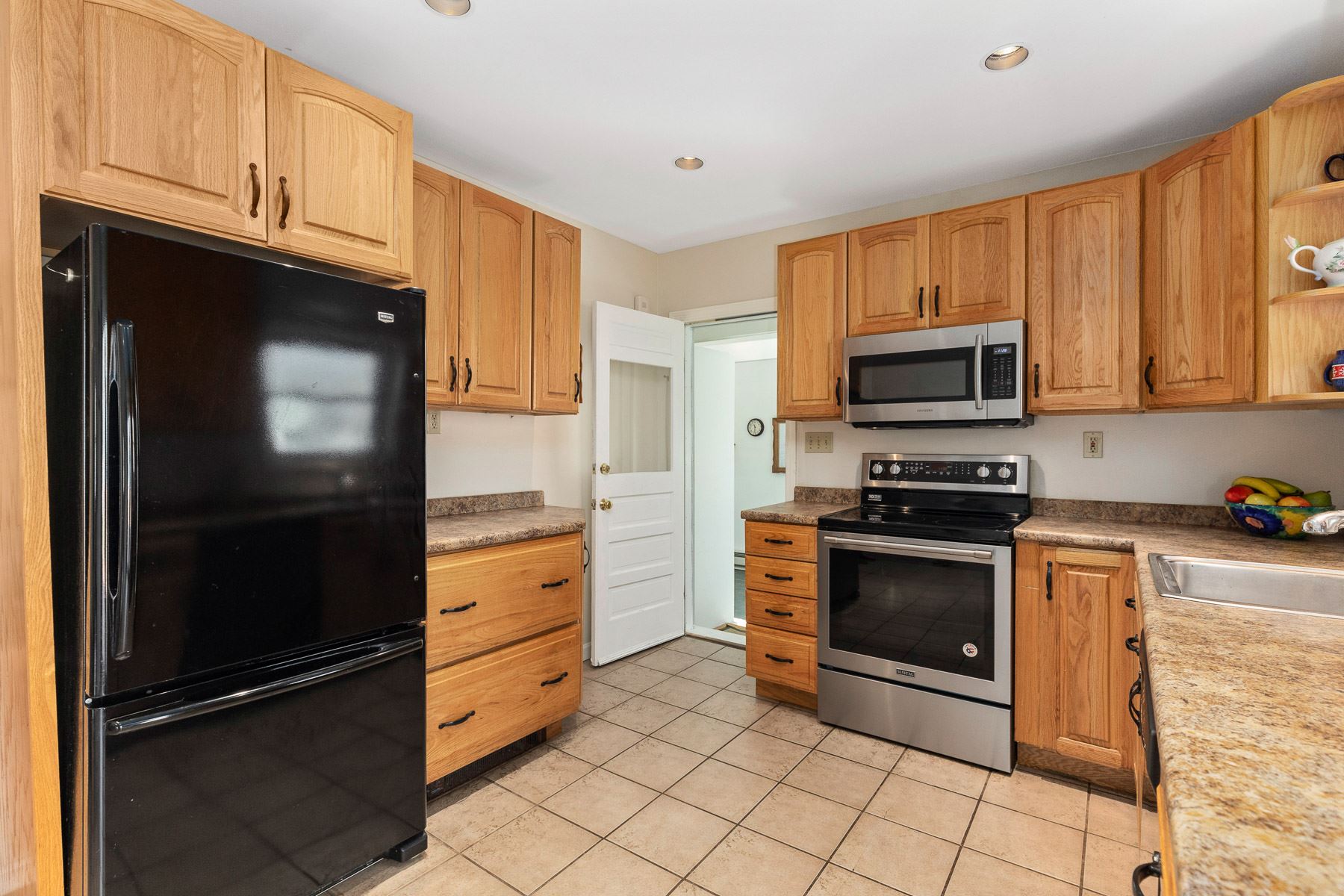 39 Taft Road Portsmouth, NH 03801 - Photo 7 of 40 Gallery Image 7