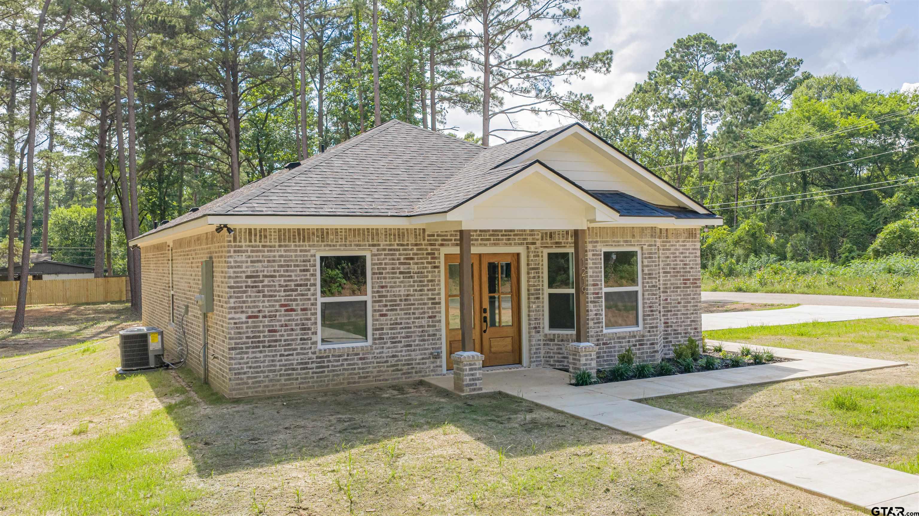 1219 Cherokee Street Longview, TX 75604 - Photo 7 of 44