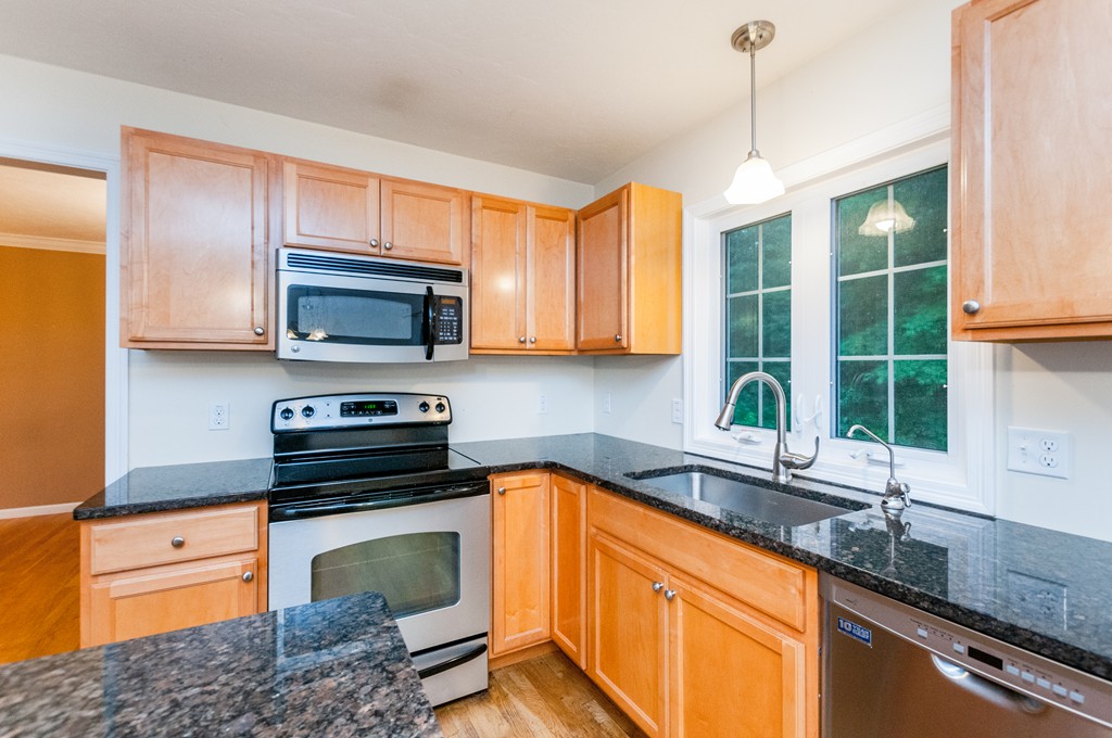 47 Stonehedge Road Franklin, MA 02038 - Photo 3 of 25 Gallery Image 3