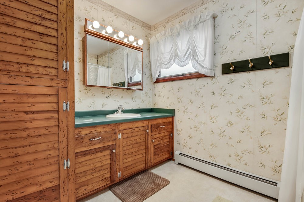 924 Superior Street Spooner, WI 54801 - Photo 30 of 39 Spacious secondary bath with all original cabinetry.
Approx. 9'5" x 9'2"