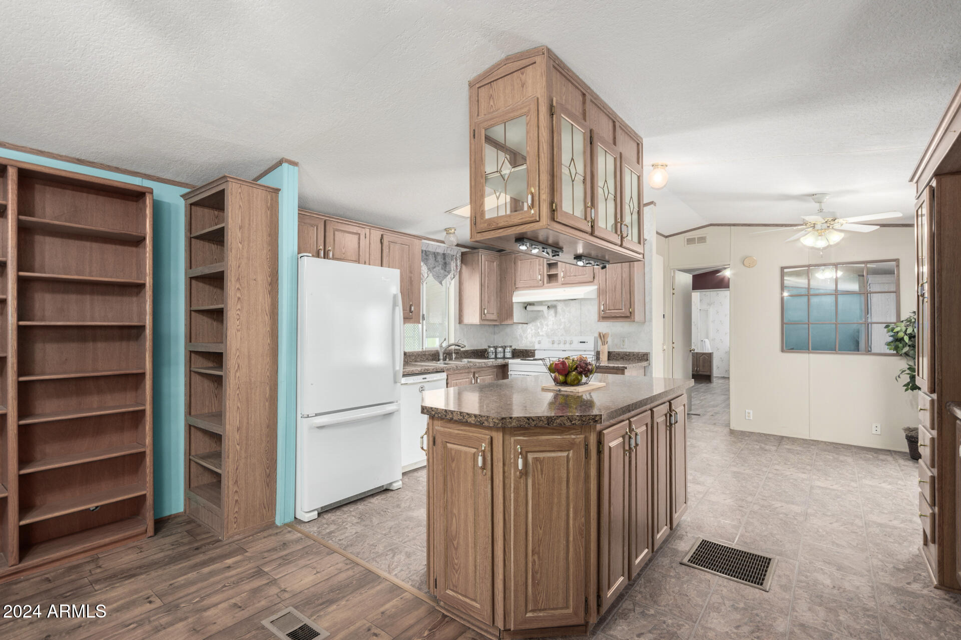 126 South Tomahawk Road, Unit 96 Apache Junction, AZ 85119 - Photo 7 of 29 14 - Tomahawk