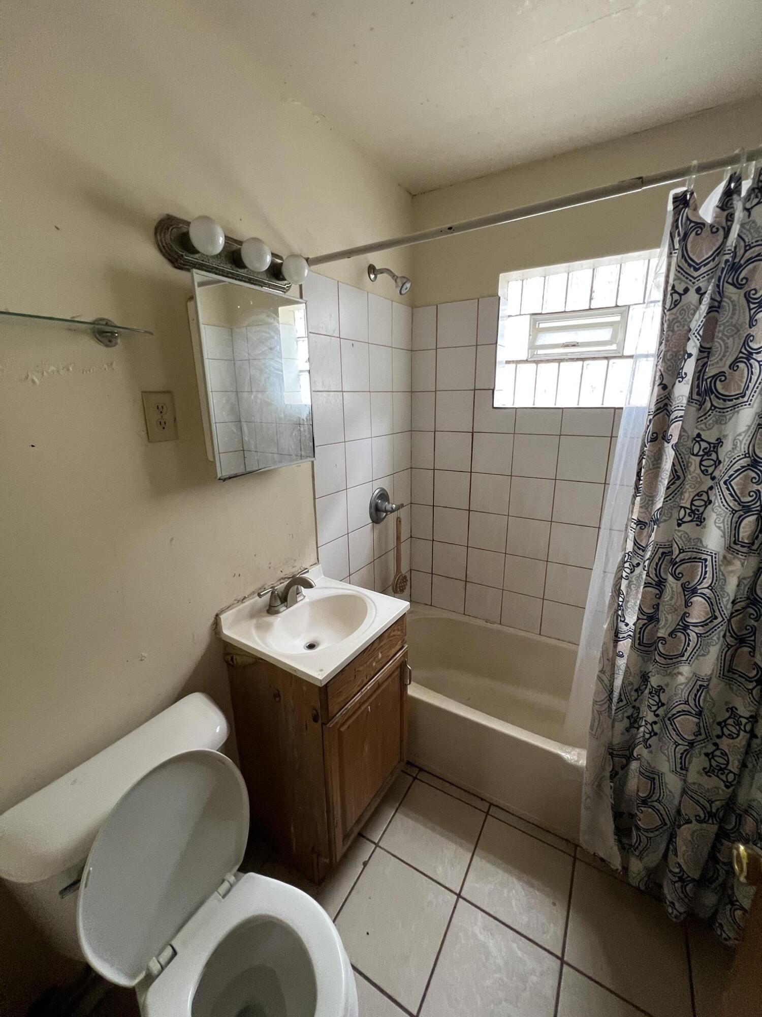4147 North 39th Street Milwaukee, WI 53216 - Photo 19 of 32 walkthrough-photo-9