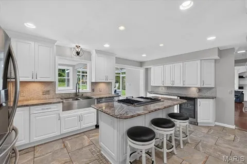 $999,900 | 1609 Featherstone Drive, Town and Country, MO 63131