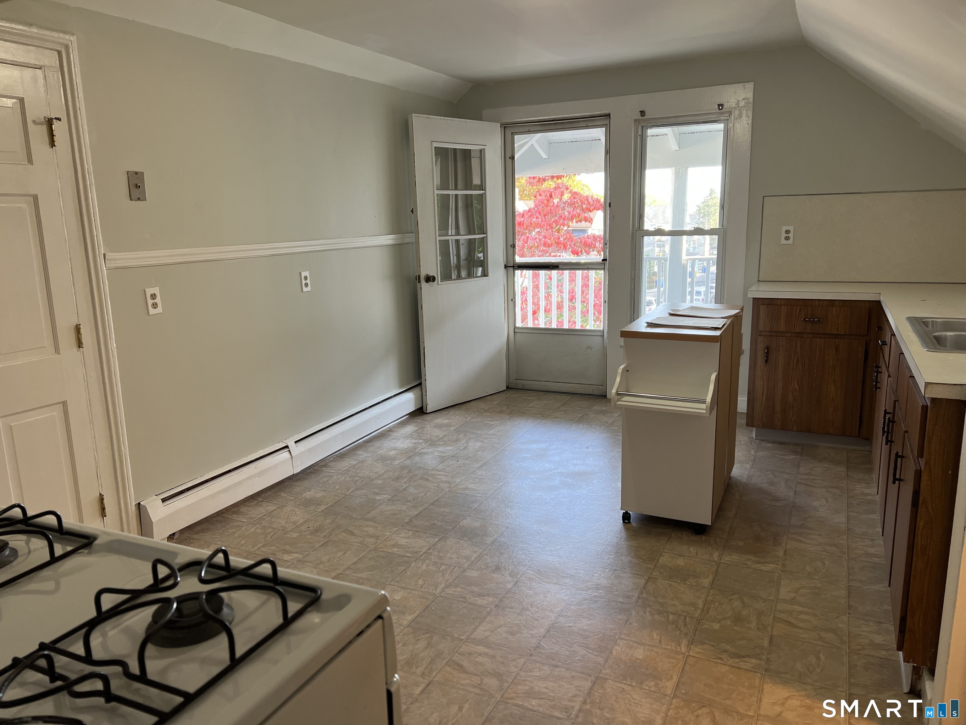 95 Sunnyside Avenue Waterbury, CT 06708 - Photo 18 of 27 3rd floor