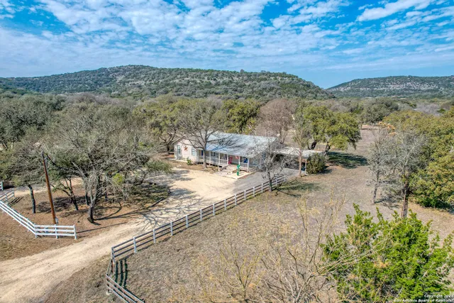 $499,000 | 302 Lantana, Concan, TX 78838