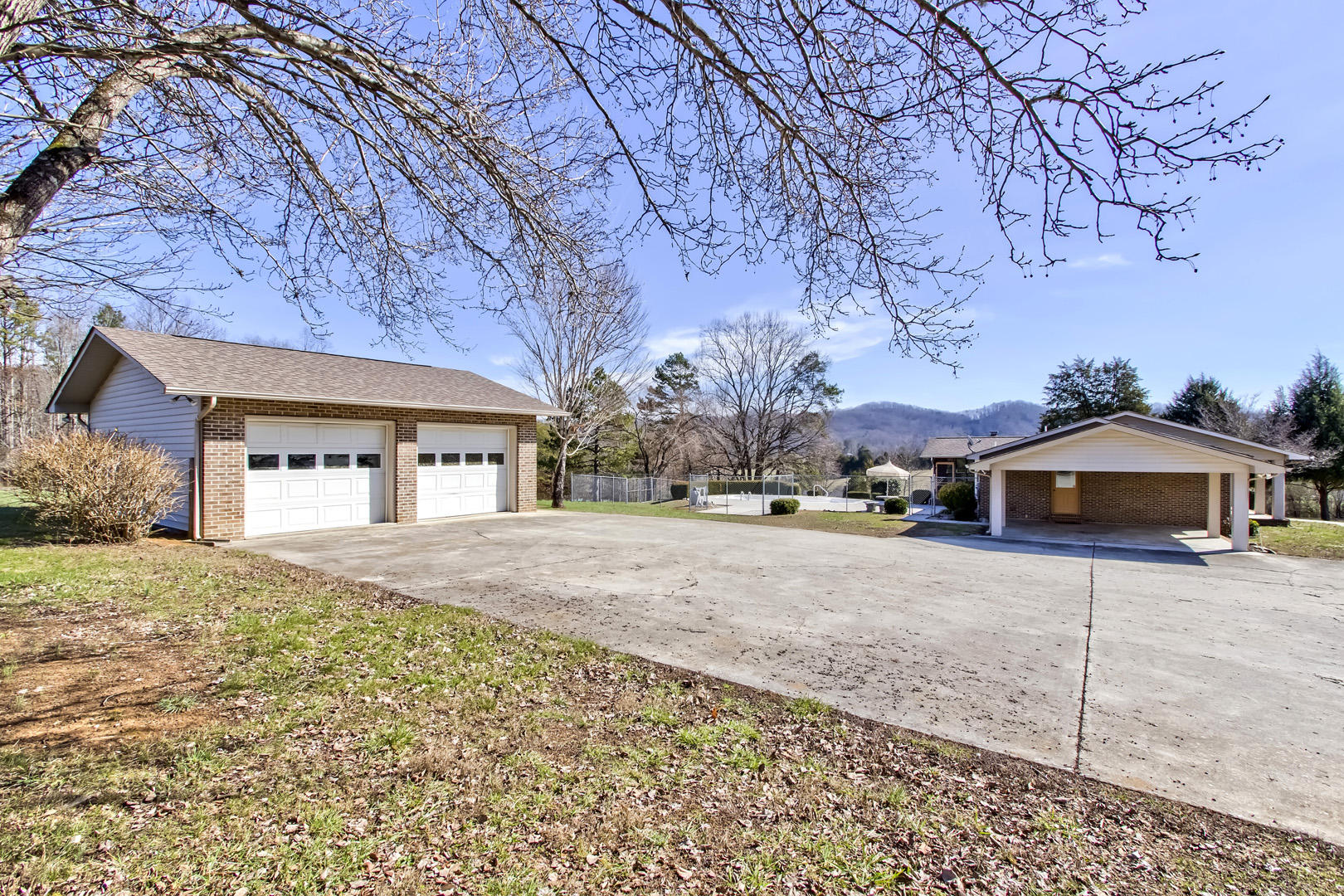 175 Suddath Road Harriman, TN 37748 - Photo 2 of 39 02_SuddathRoad_175_Garage-Home