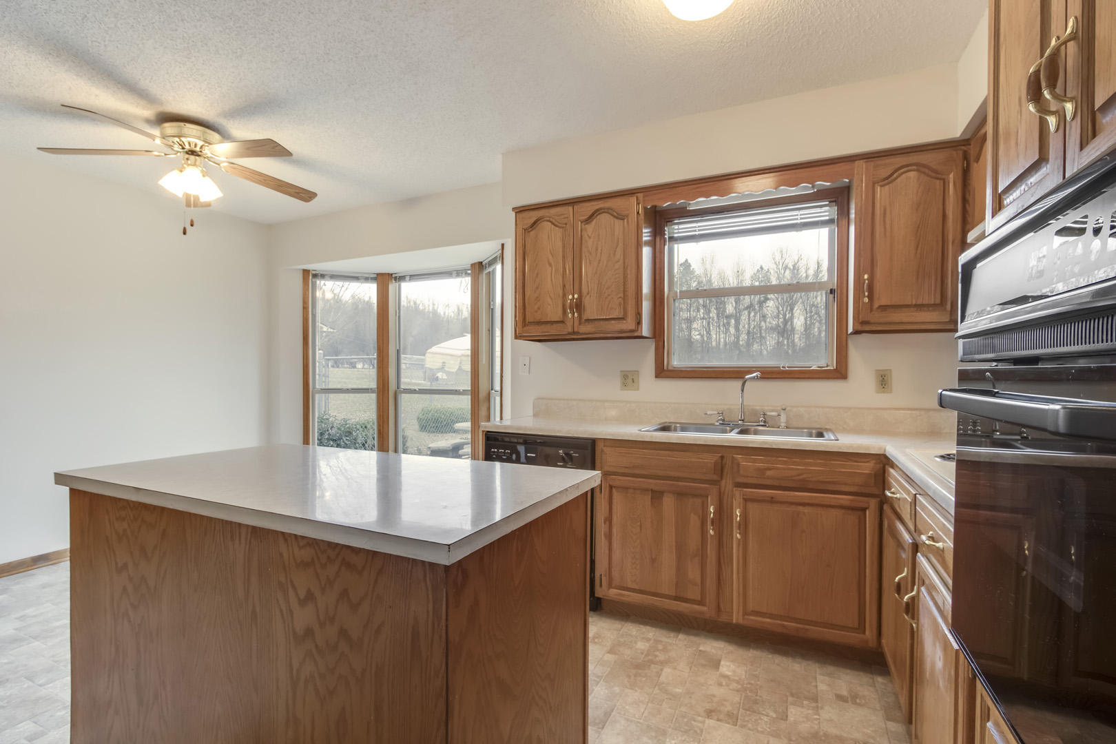 175 Suddath Road Harriman, TN 37748 - Photo 16 of 39 16_SuddathRoad_175_Kitchen04