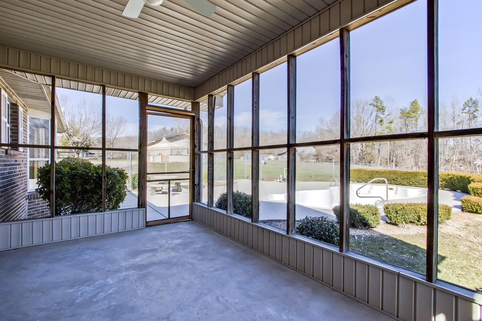 175 Suddath Road Harriman, TN 37748 - Photo 18 of 39 18_SuddathRoad_175_ScreenedPorch